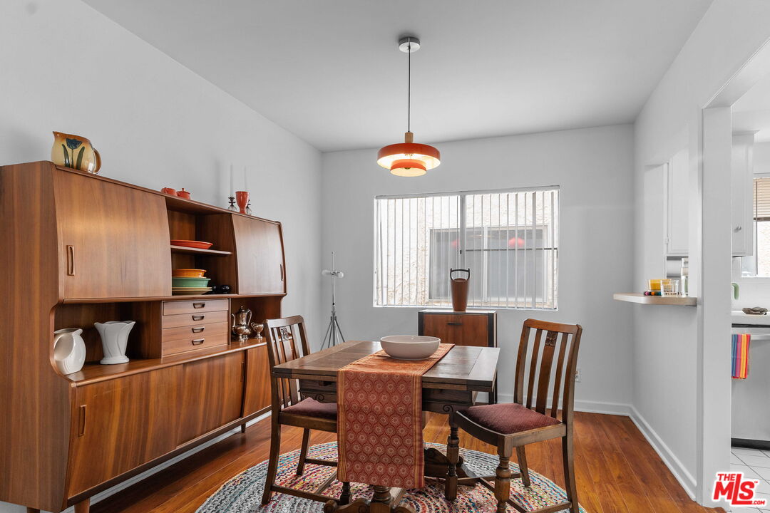 1828 Barry Ave Unit: 4