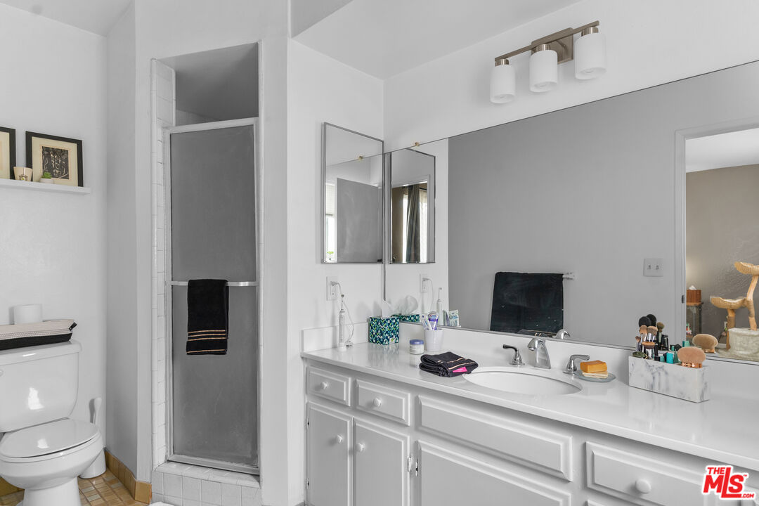 1828 Barry Ave Unit: 4