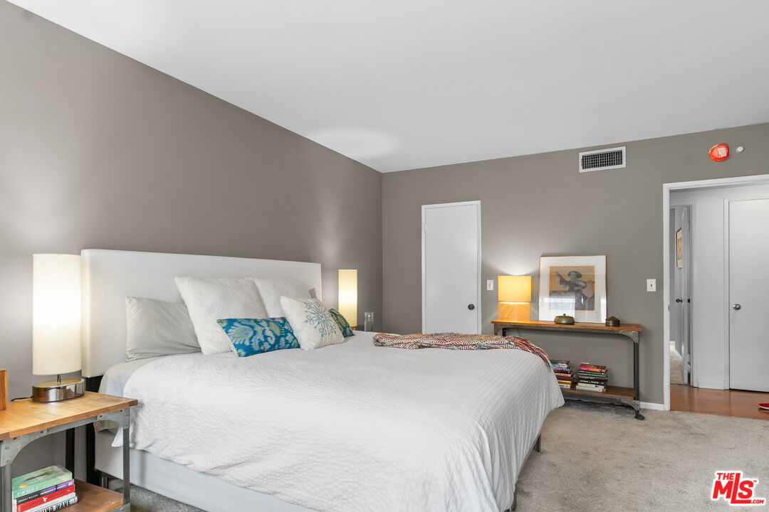1828 Barry Ave Unit: 4