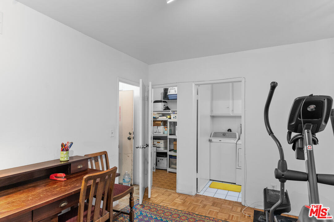 1828 Barry Ave Unit: 4