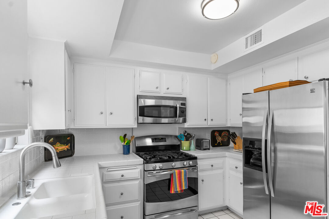 1828 Barry Ave Unit: 4