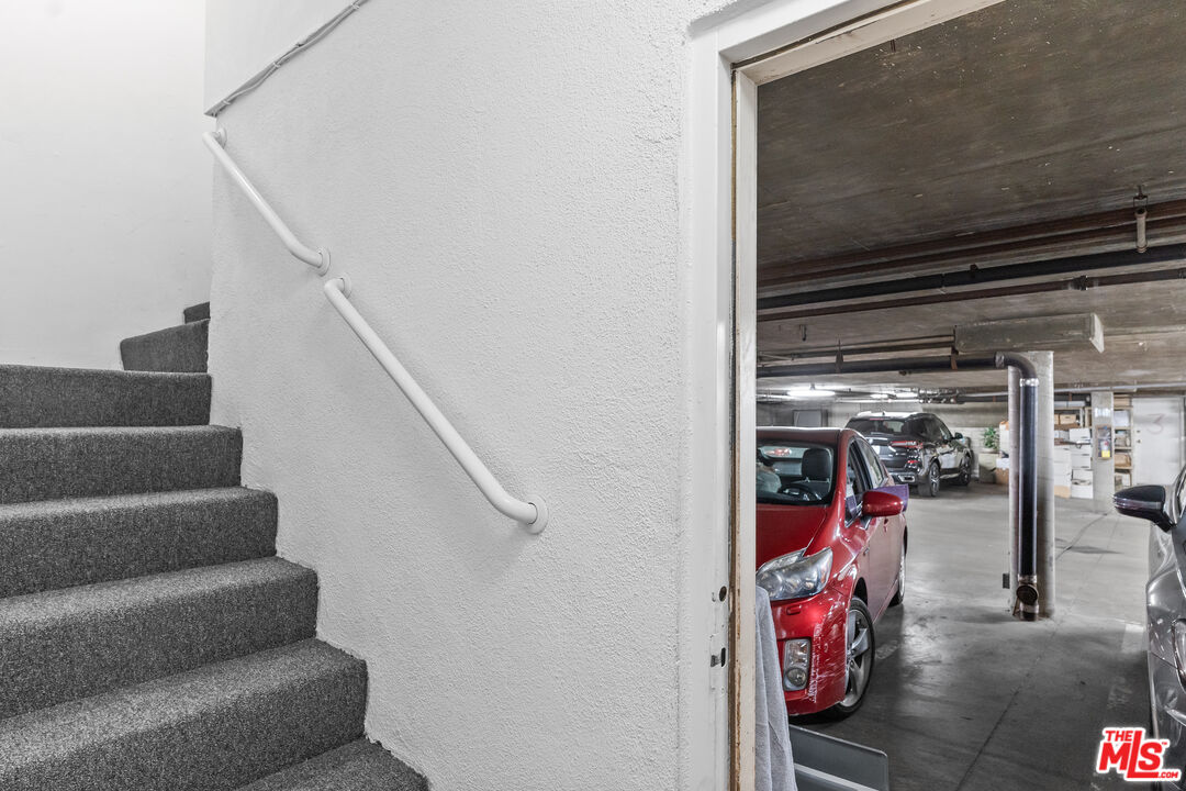1828 Barry Ave Unit: 4