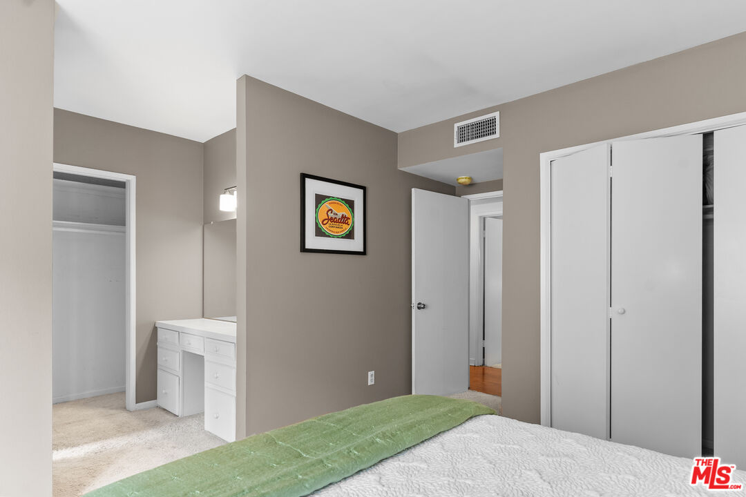 1828 Barry Ave Unit: 4