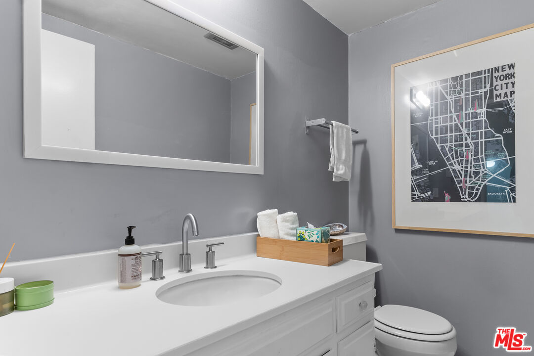 1828 Barry Ave Unit: 4