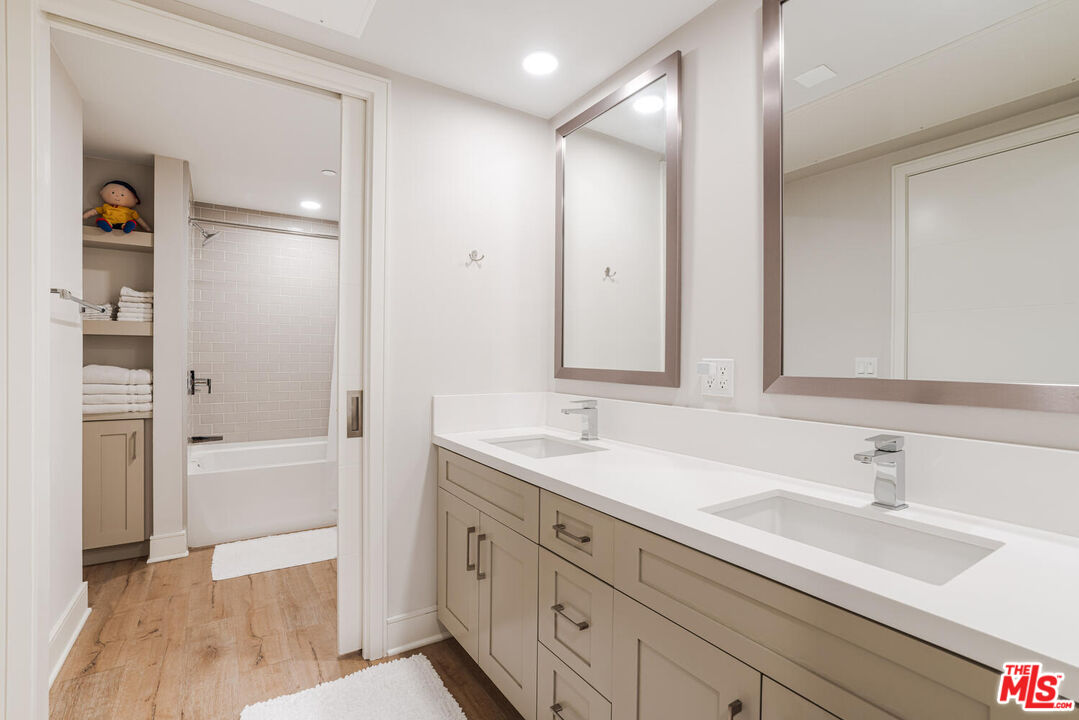 6030 Seabluff Dr Unit: 423