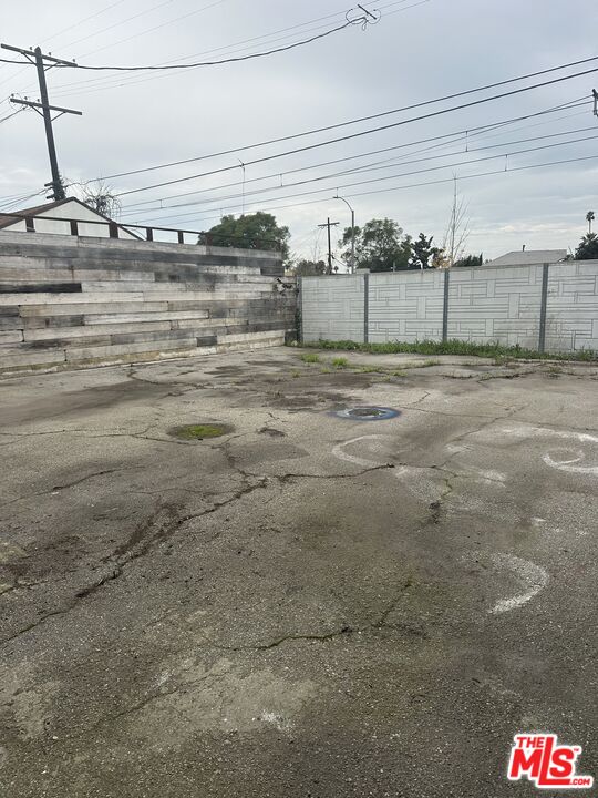 2411 Exposition Pl