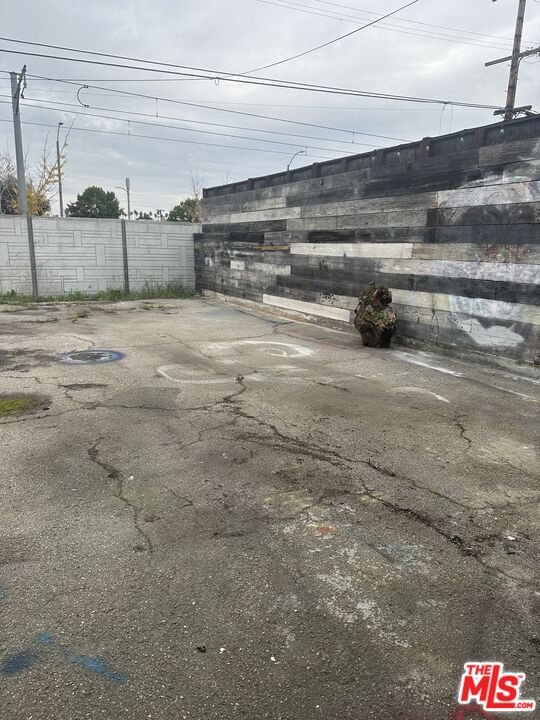 2411 Exposition Pl