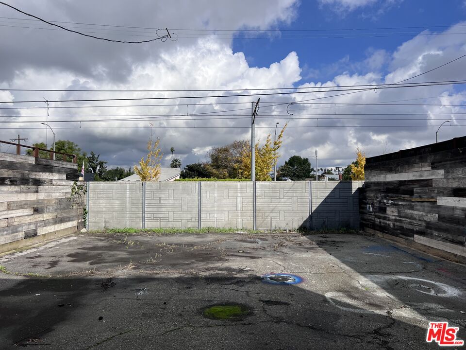 2411 Exposition Pl