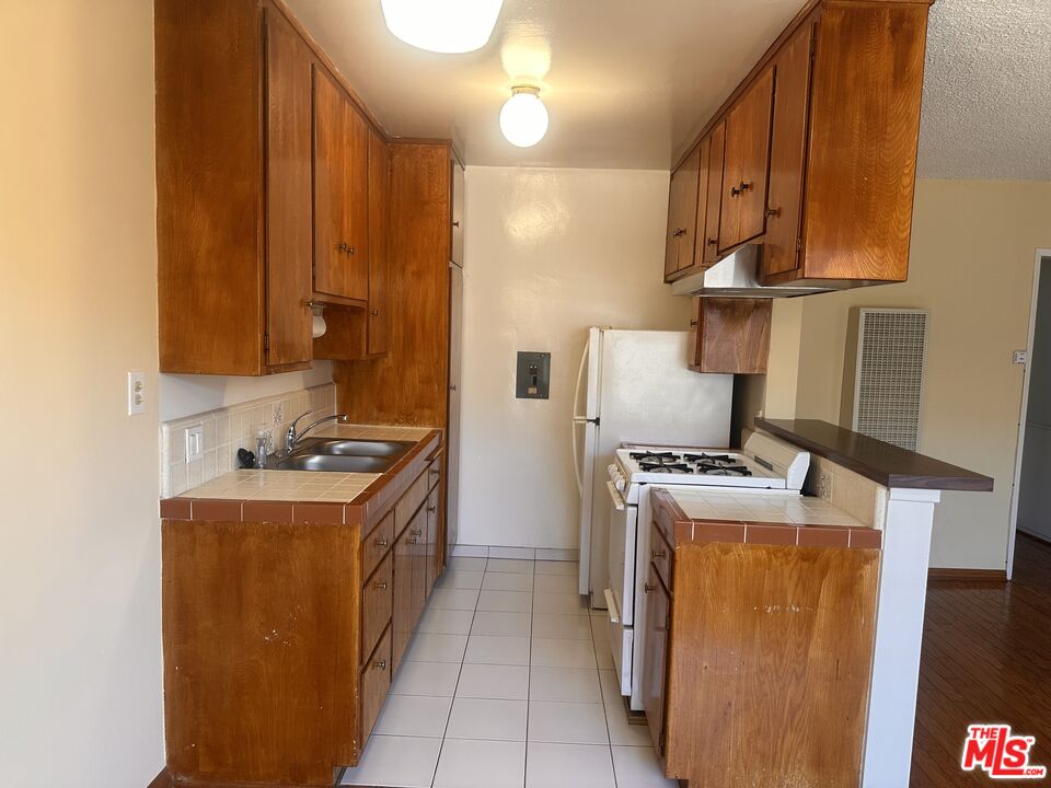 12300 Pacific Ave Unit: 7
