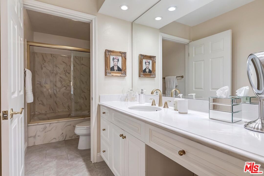 8515 Falmouth Ave Unit: 209