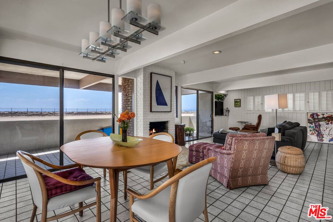 5317 Ocean Front Walk