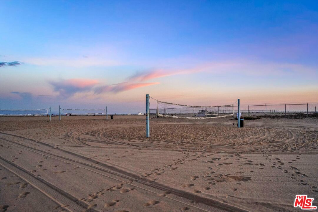 5317 Ocean Front Walk