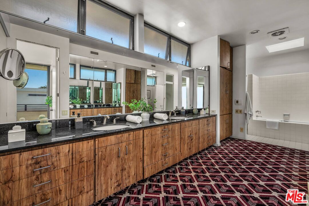 5317 Ocean Front Walk