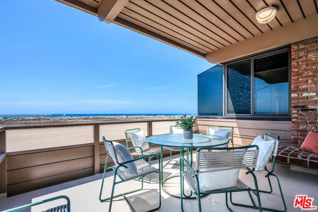 5317 Ocean Front Walk