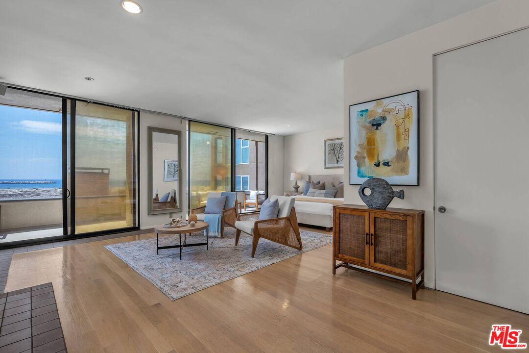 5317 Ocean Front Walk