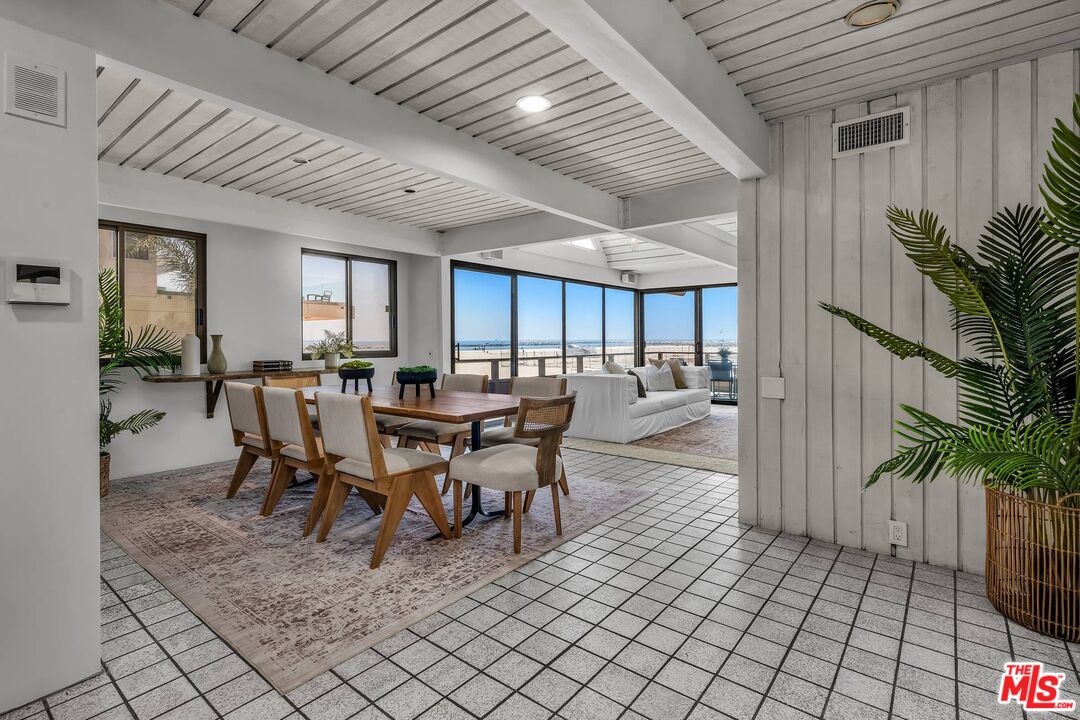 5317 Ocean Front Walk