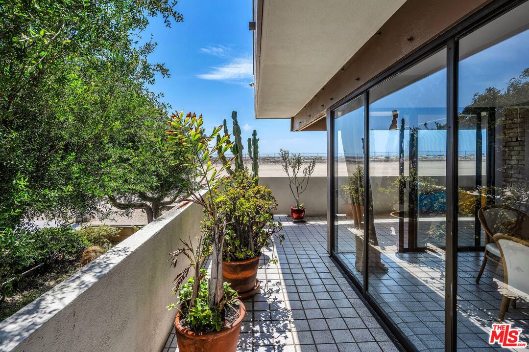5317 Ocean Front Walk