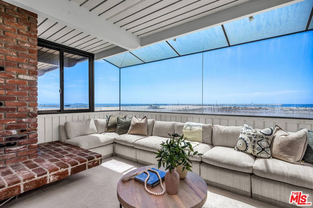 5317 Ocean Front Walk