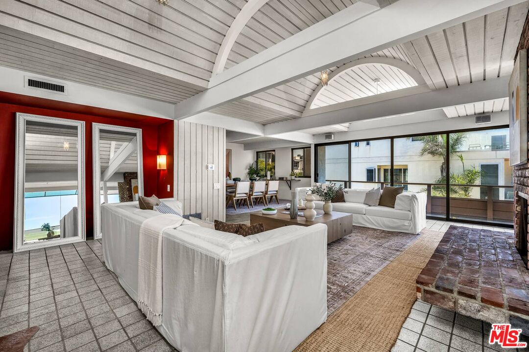 5317 Ocean Front Walk