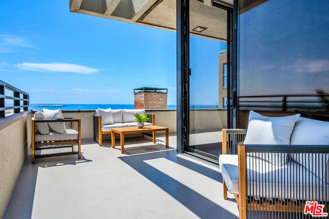 5317 Ocean Front Walk