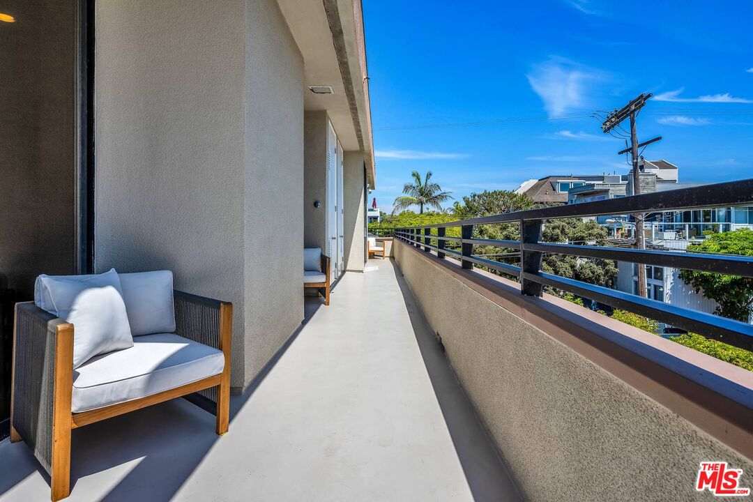 5317 Ocean Front Walk