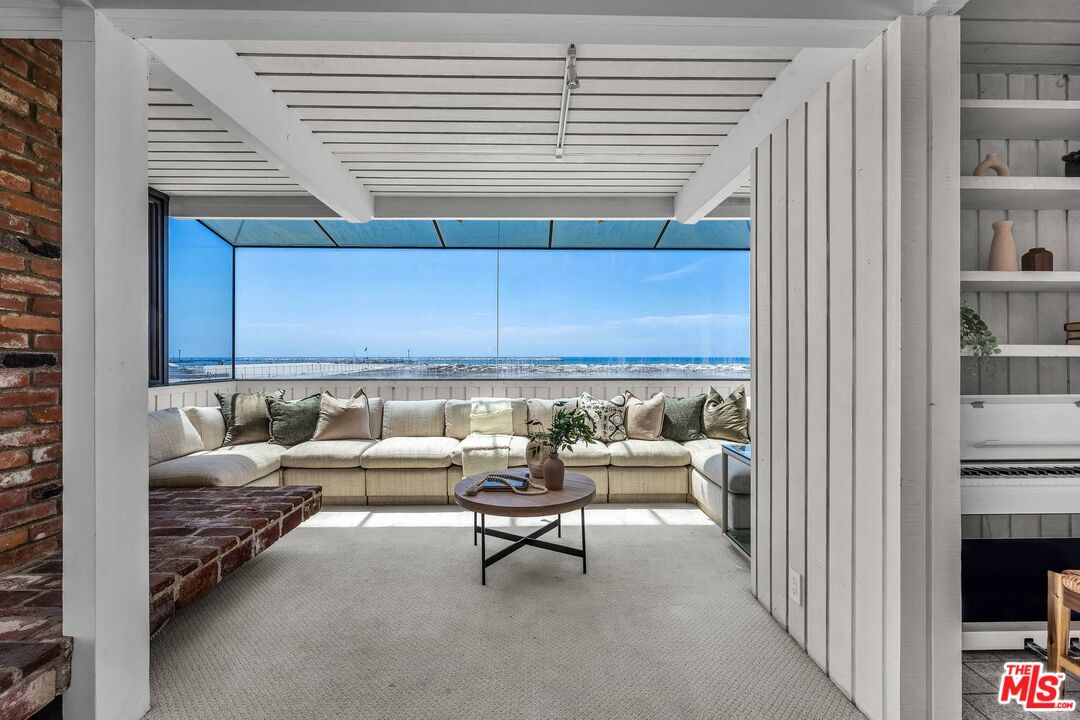5317 Ocean Front Walk