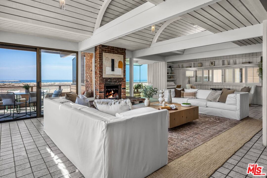 5317 Ocean Front Walk