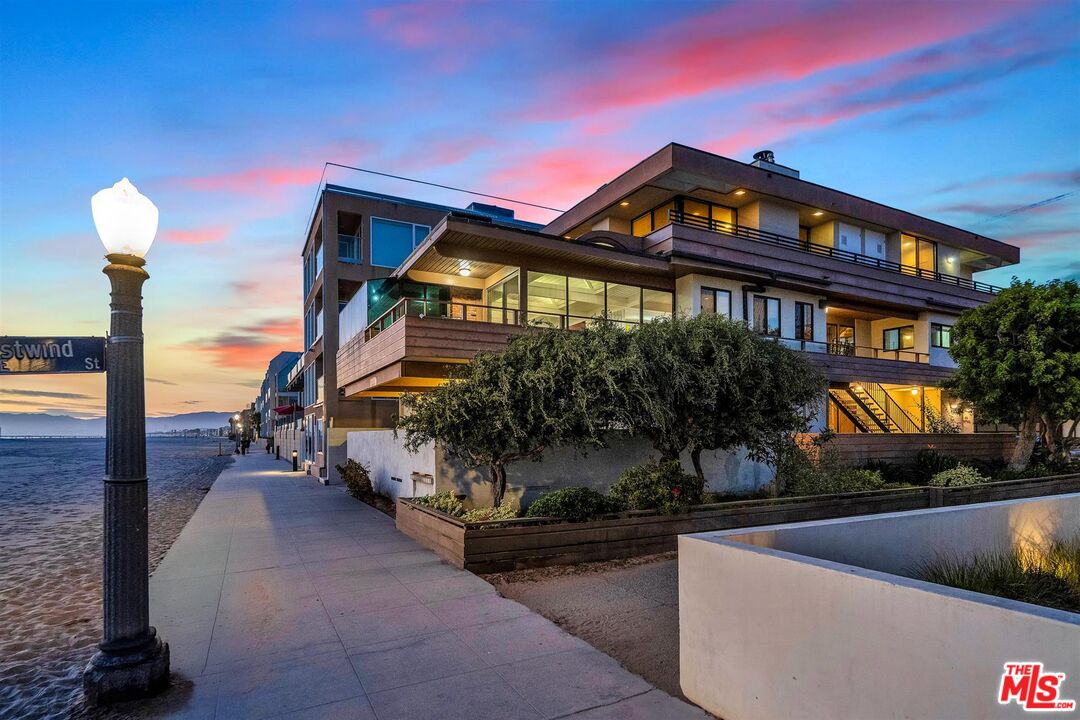 5317 Ocean Front Walk