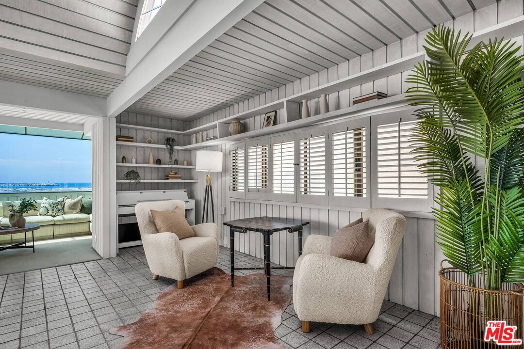 5317 Ocean Front Walk