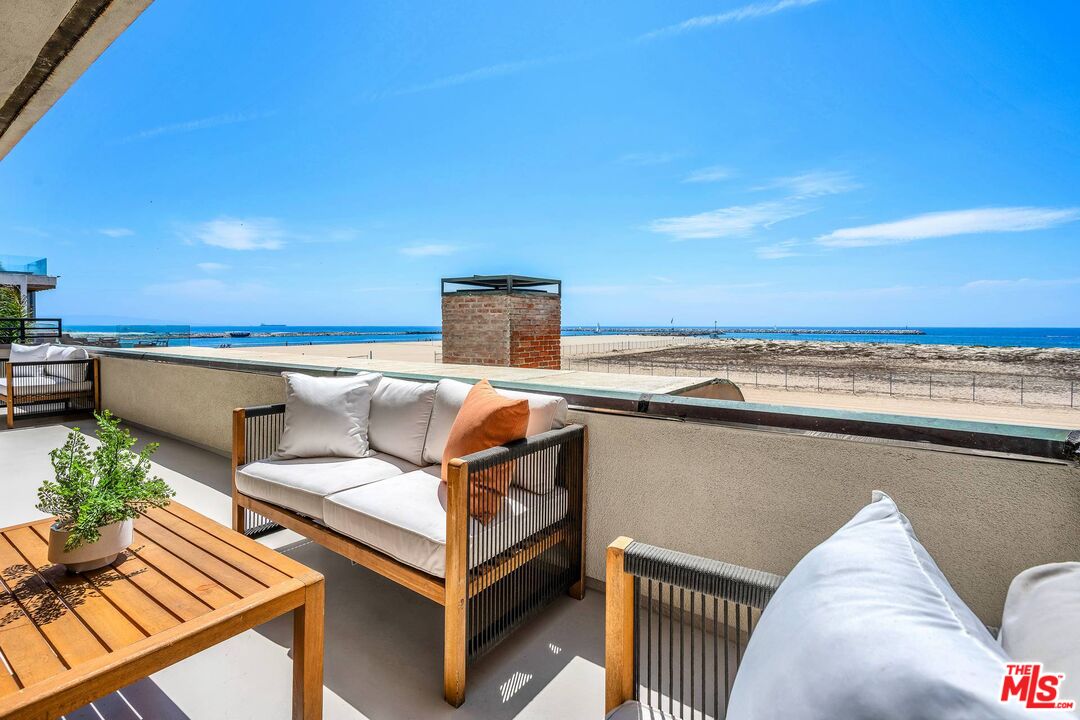 5317 Ocean Front Walk