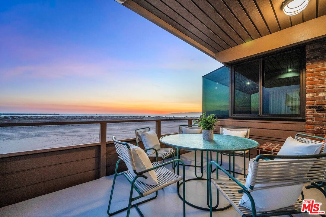 5317 Ocean Front Walk