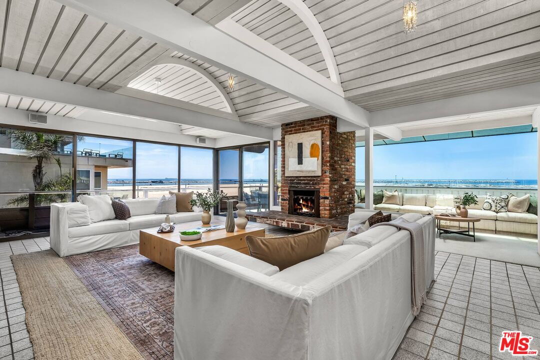 5317 Ocean Front Walk