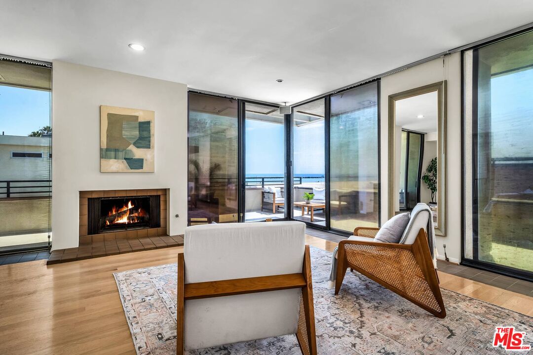 5317 Ocean Front Walk