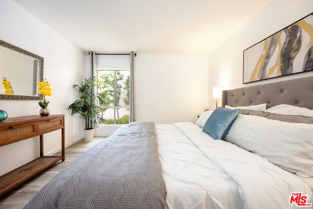 6050 Canterbury Dr Unit: F108