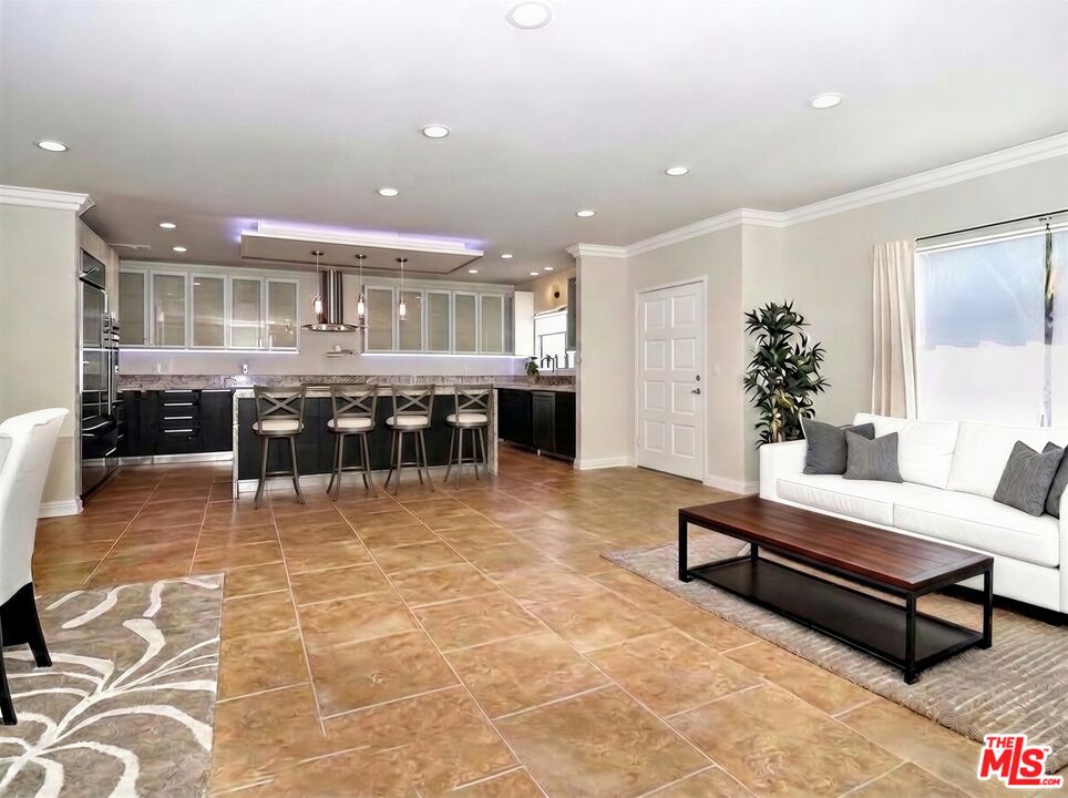 5354 Lindley Ave Unit: 301