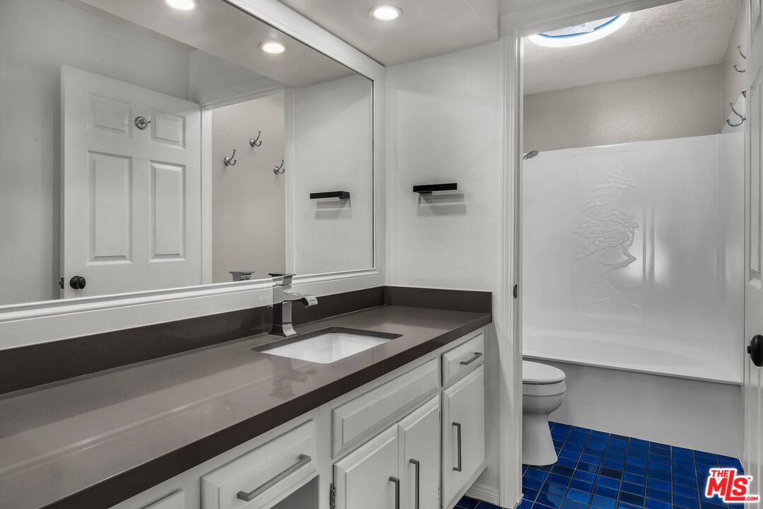 8601 Falmouth Ave Unit: 215