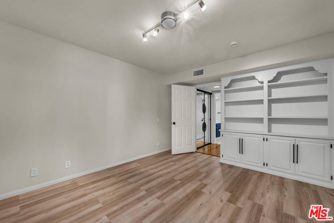 8601 Falmouth Ave Unit: 215