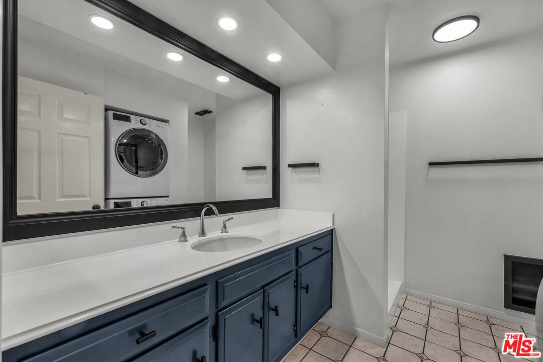 8601 Falmouth Ave Unit: 215