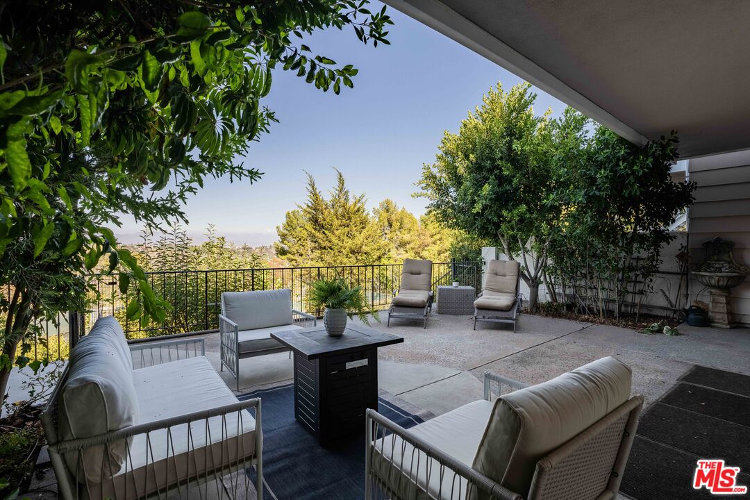 2204 The Terrace