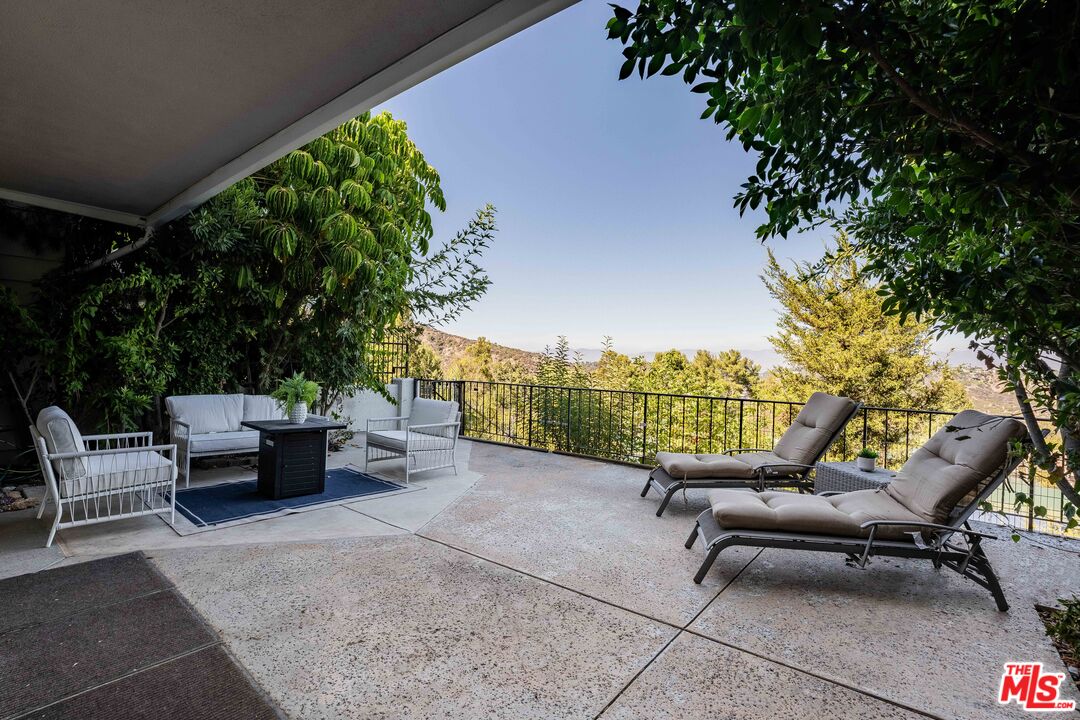 2204 The Terrace