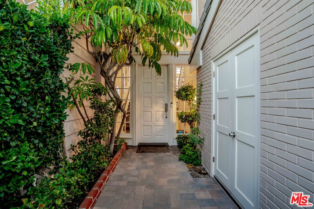 2204 The Terrace
