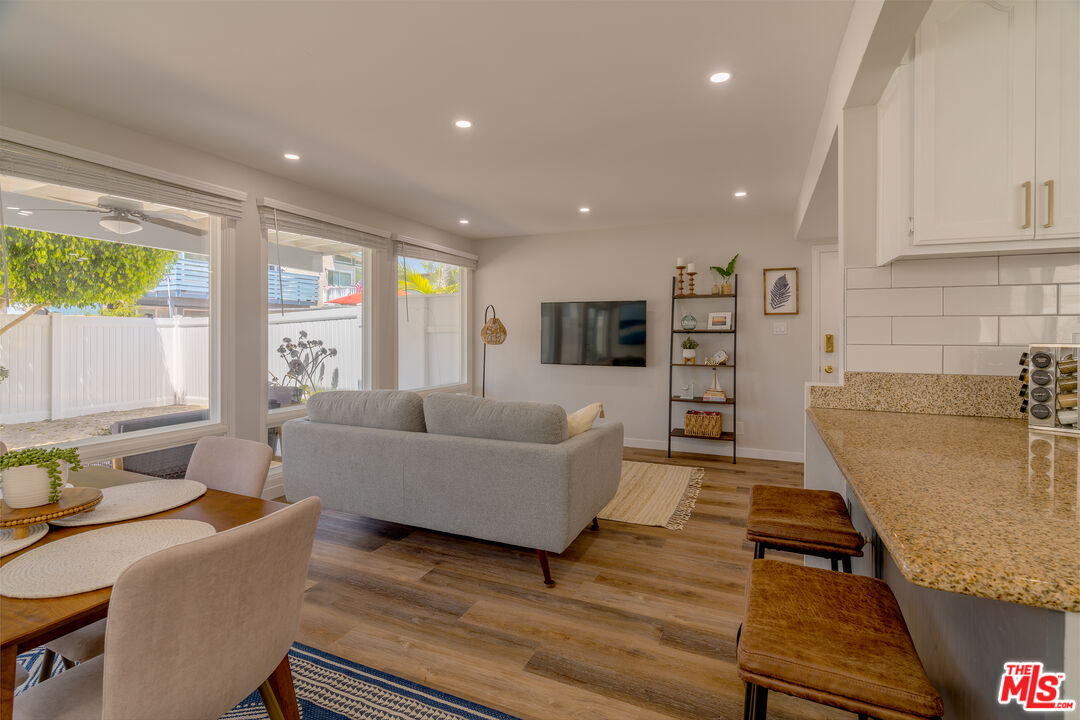 104 Fowling St