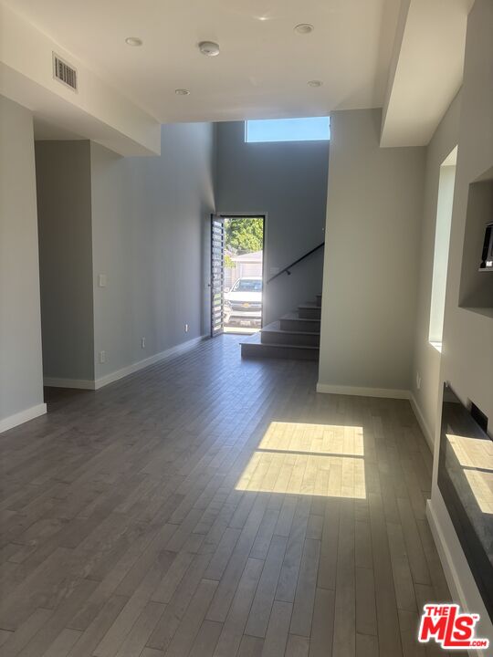 7925 Kittyhawk Ave