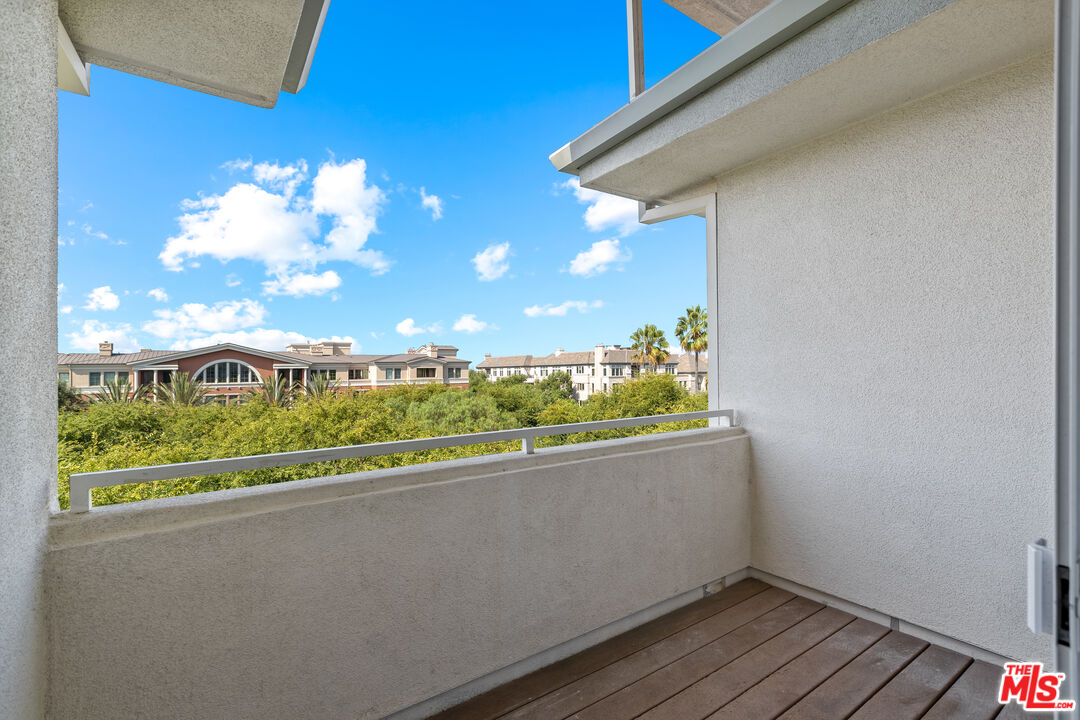 13200 Pacific Promenade Unit: 438