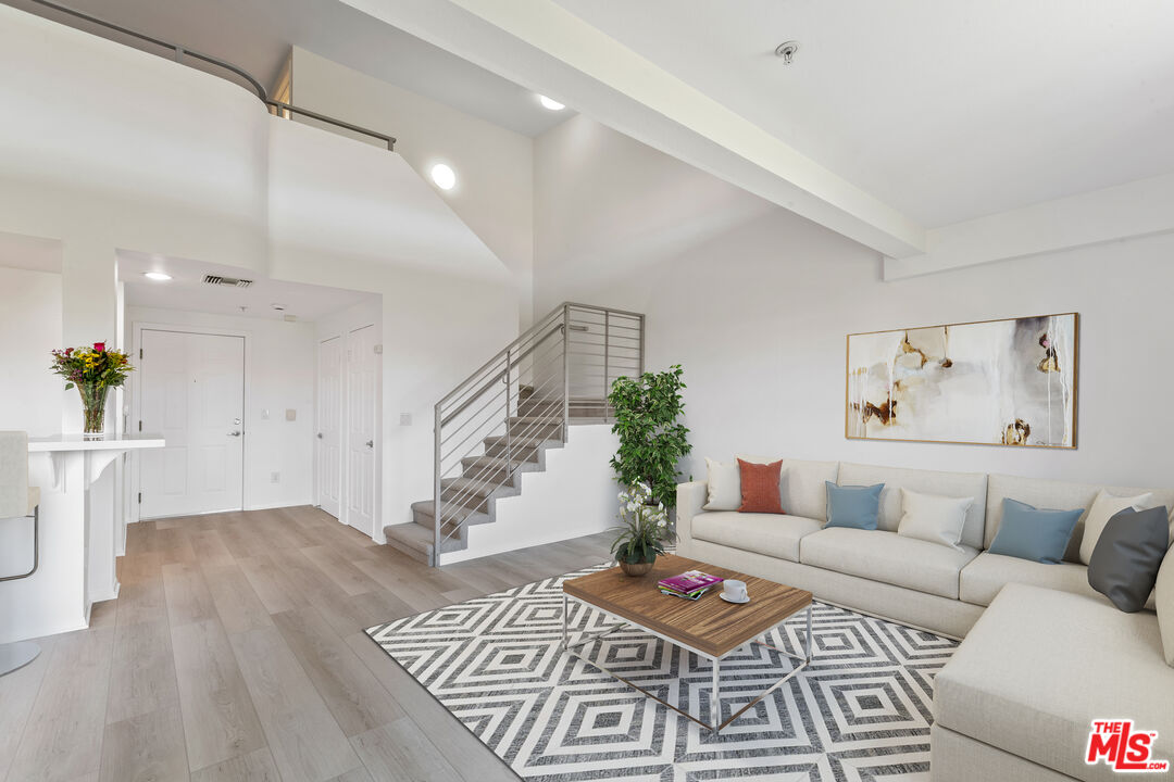 13200 Pacific Promenade Unit: 438