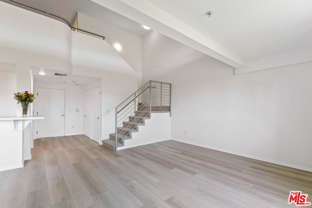 13200 Pacific Promenade Unit: 438