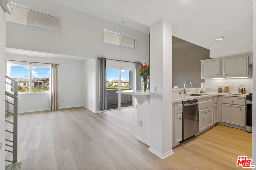 13200 Pacific Promenade Unit: 438