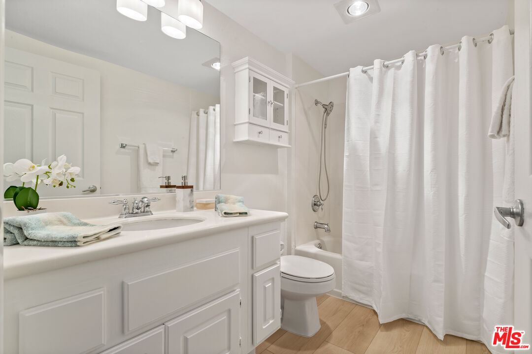 13200 Pacific Promenade Unit: 438