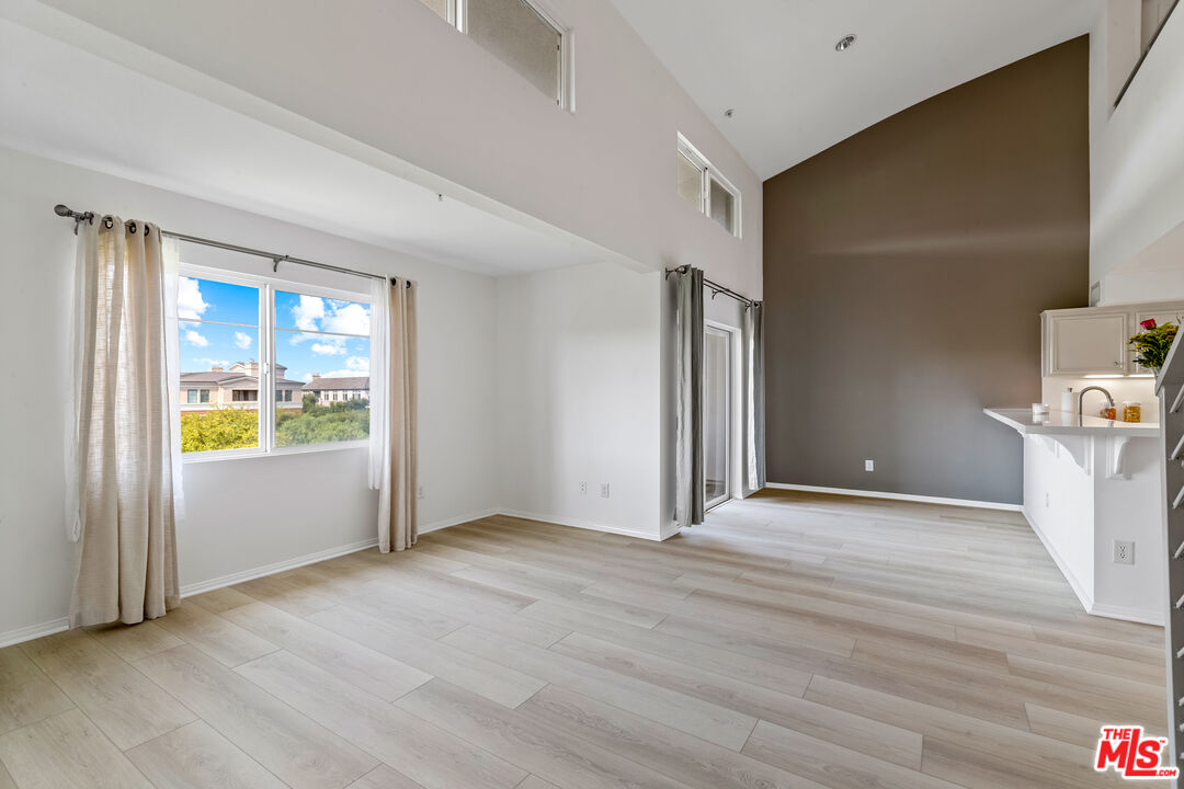 13200 Pacific Promenade Unit: 438