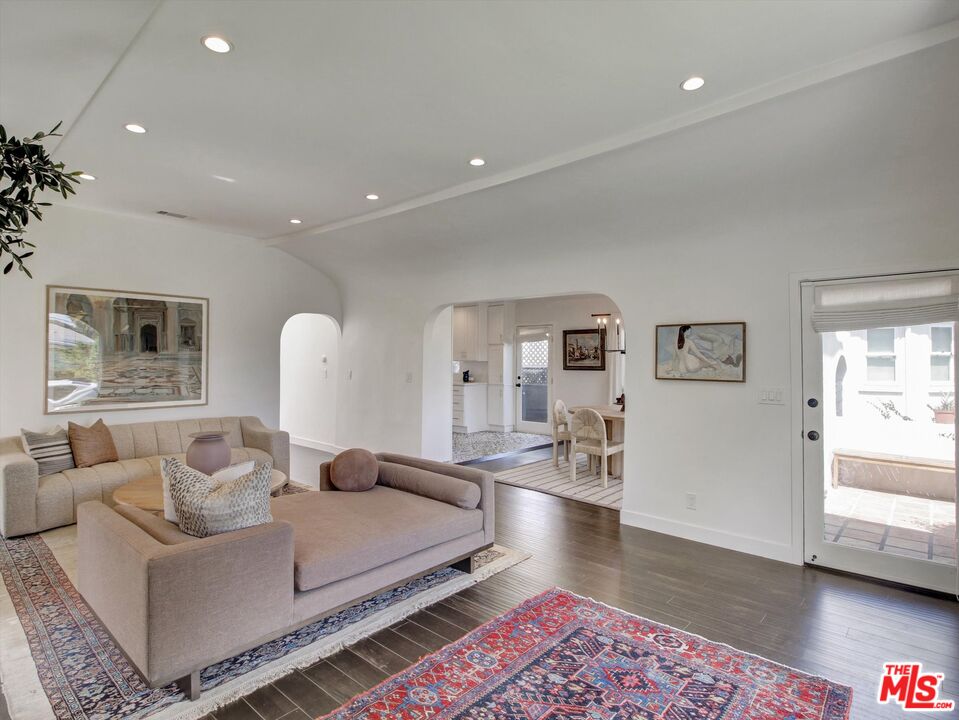 2907 Potomac Ave